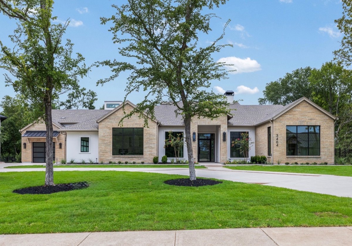 Front exterior of a custom country club home built by Southern Green Builders in Traditions Club