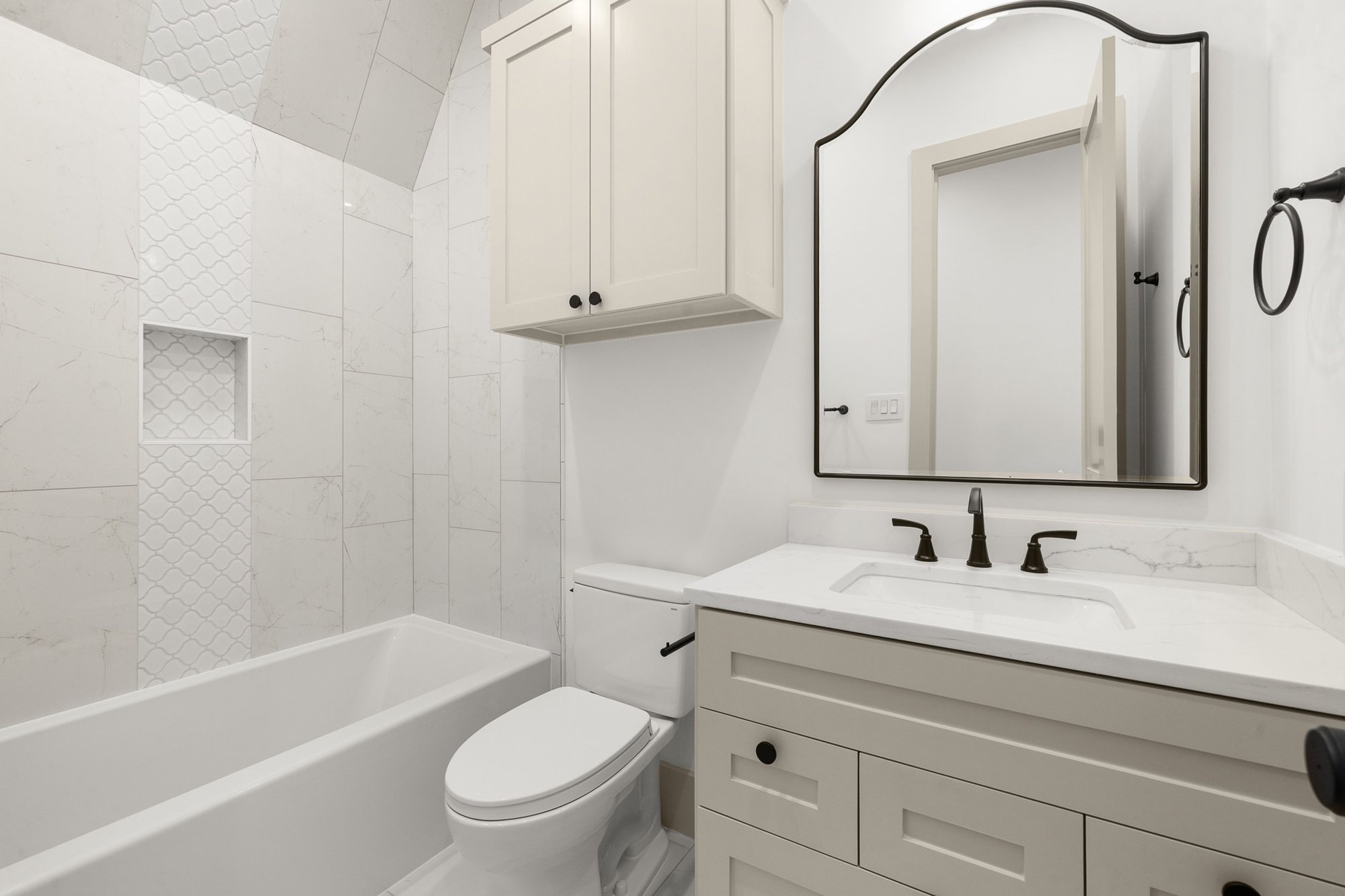 Luxury Full Bath Luxury Full Bath