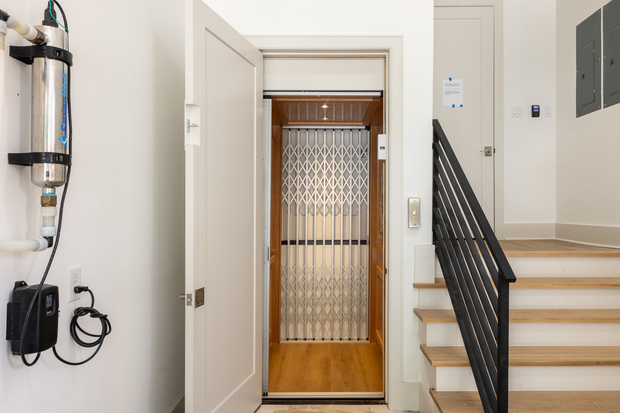 Custom home elevator Houston