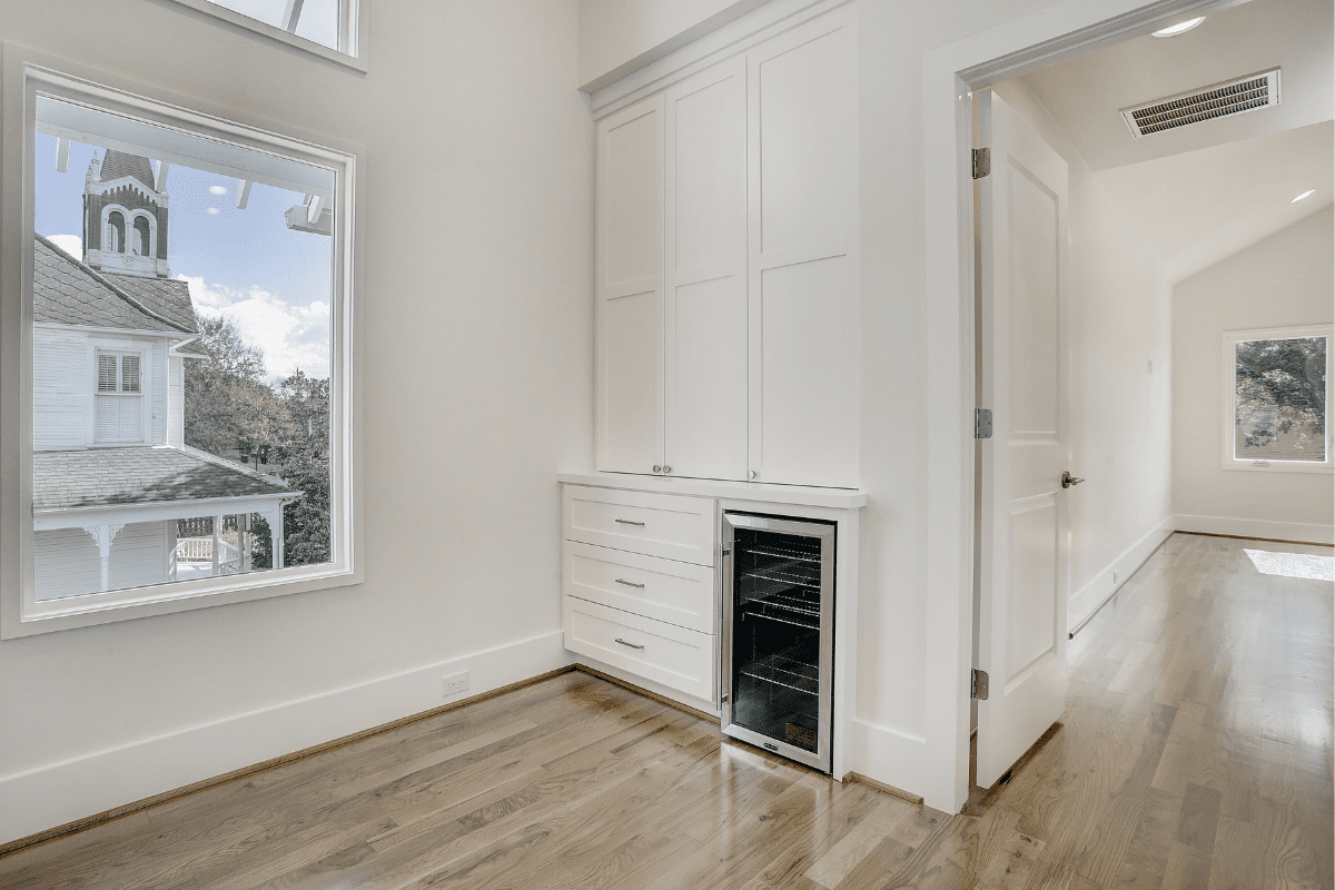 Custom Upstairs Room with Natural Light in Houston