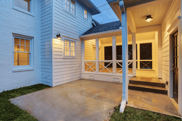 Covered Walkway to Garage 