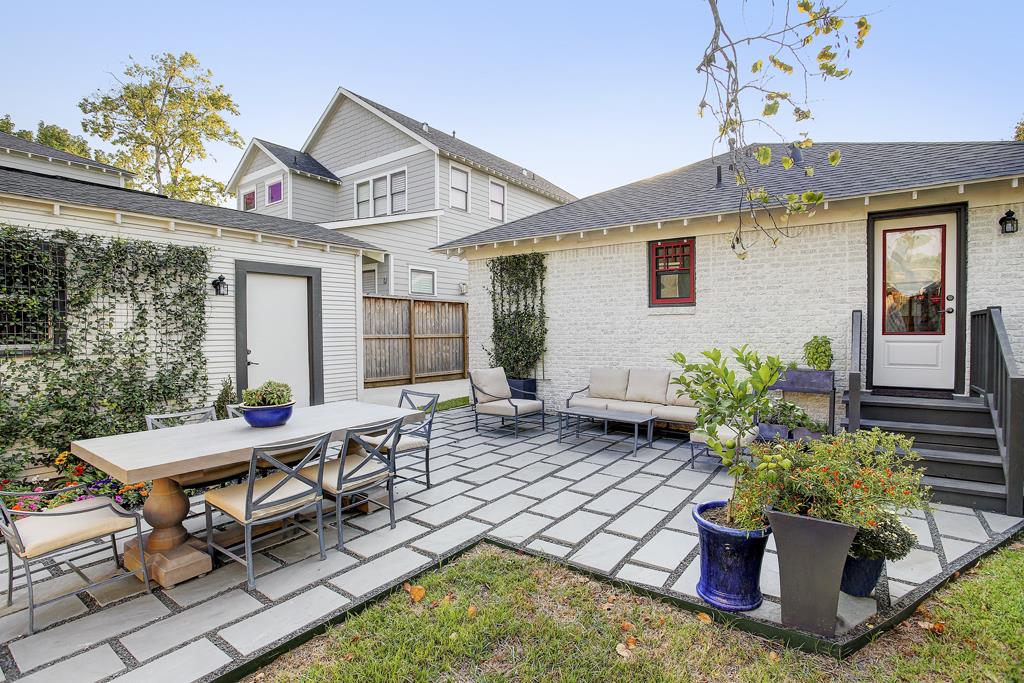 Outdoor Living Space in Houston