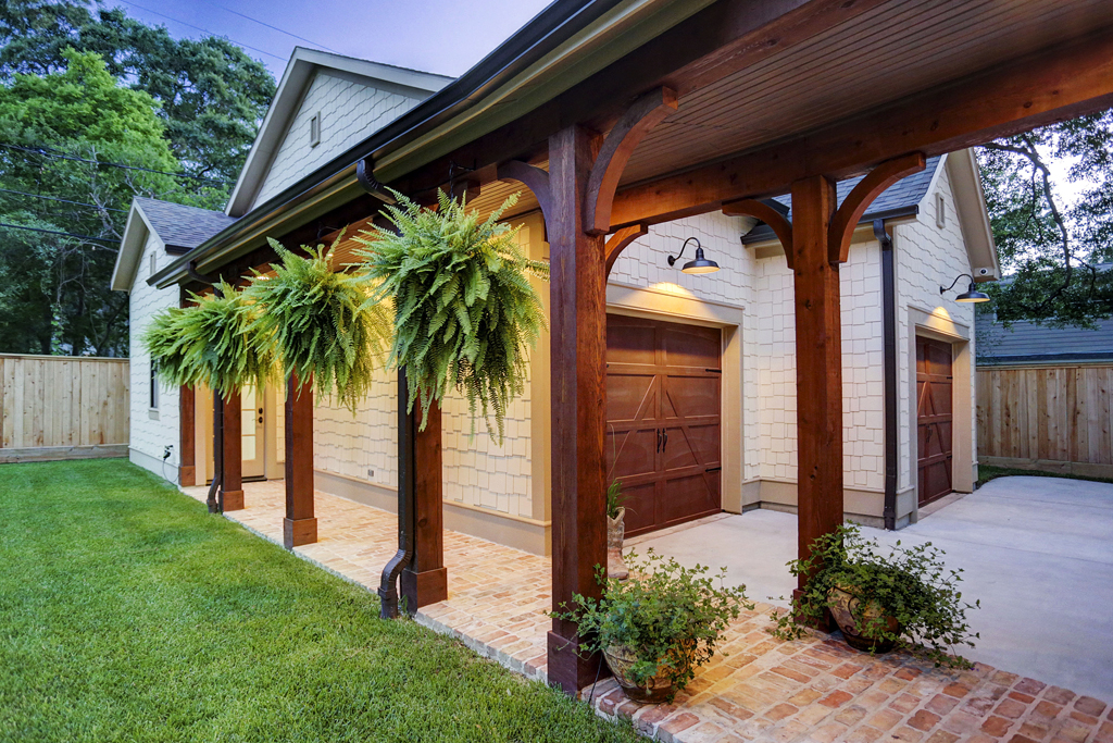 Covered Walkway to Detached Garage in Houston